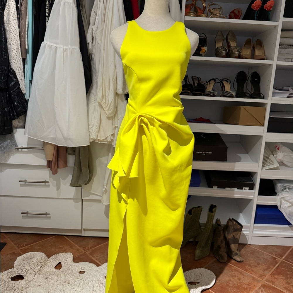 Elegant Yellow Sleeveless Dress